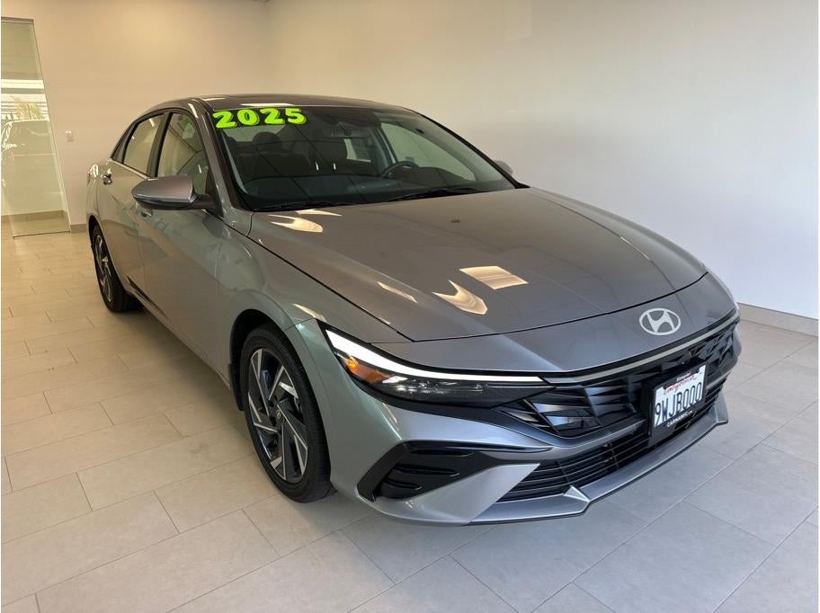 2025 Hyundai Elantra Hybrid Limited HEV Sedan 4D