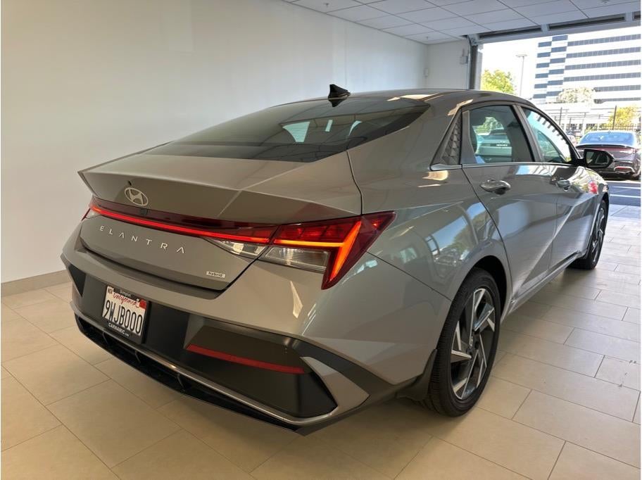 2025 Hyundai Elantra Hybrid Limited HEV Sedan 4D