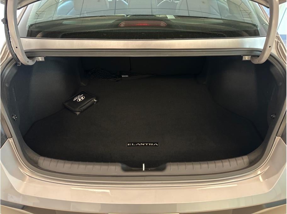 2025 Hyundai Elantra Hybrid Limited HEV Sedan 4D