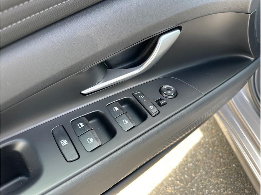 2025 Hyundai Elantra HEV Limited