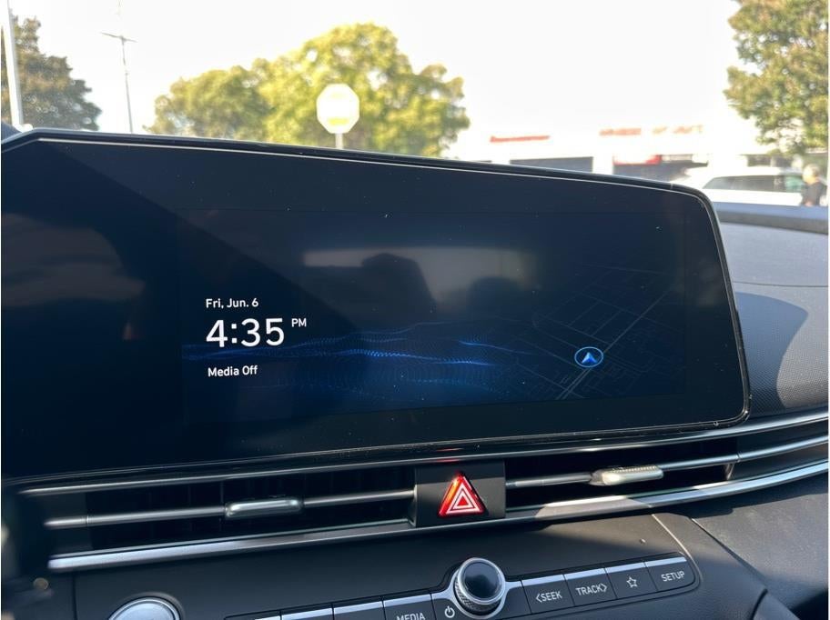 2025 Hyundai Elantra HEV Limited