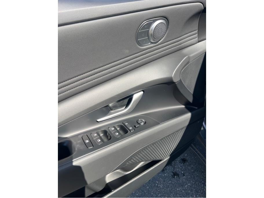 2025 Hyundai Elantra HEV Limited