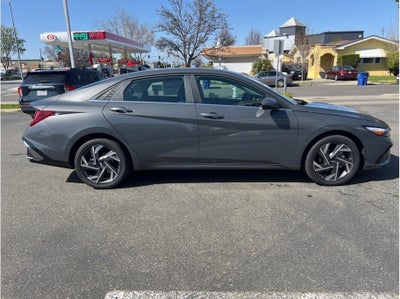 2025 Hyundai Elantra HEV Limited