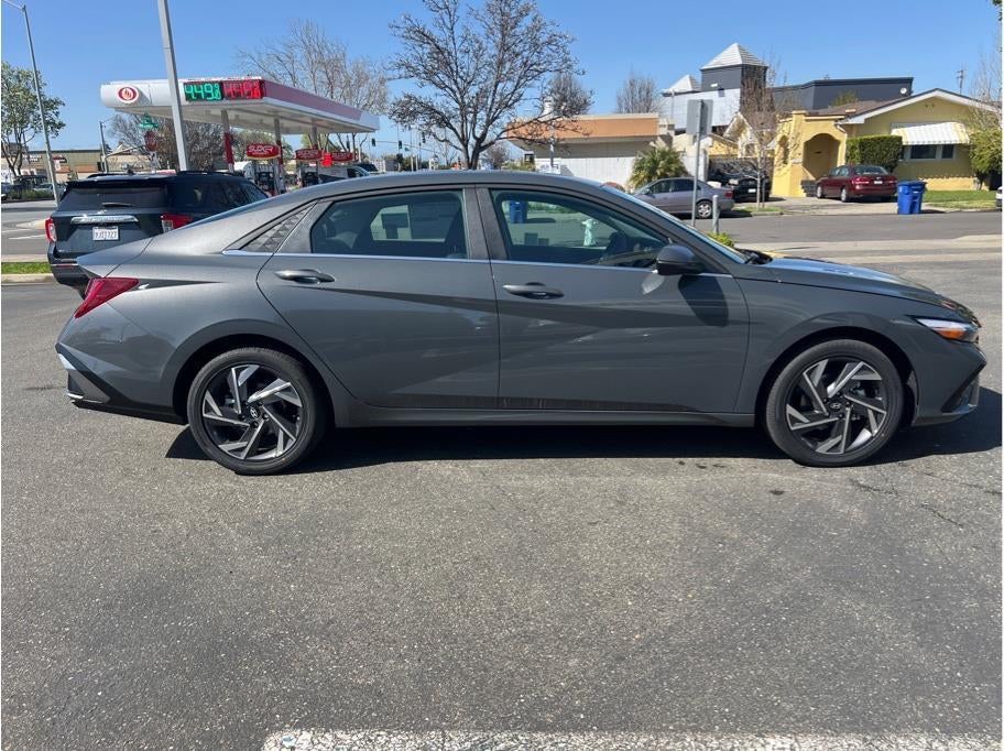 2025 Hyundai Elantra HEV Limited