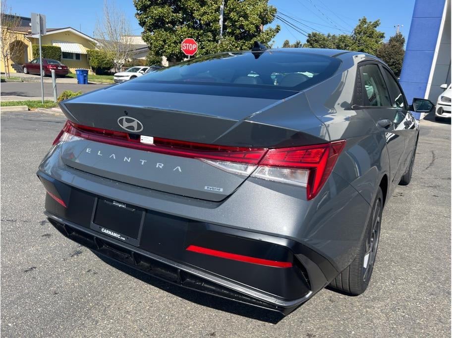 2025 Hyundai Elantra HEV Limited
