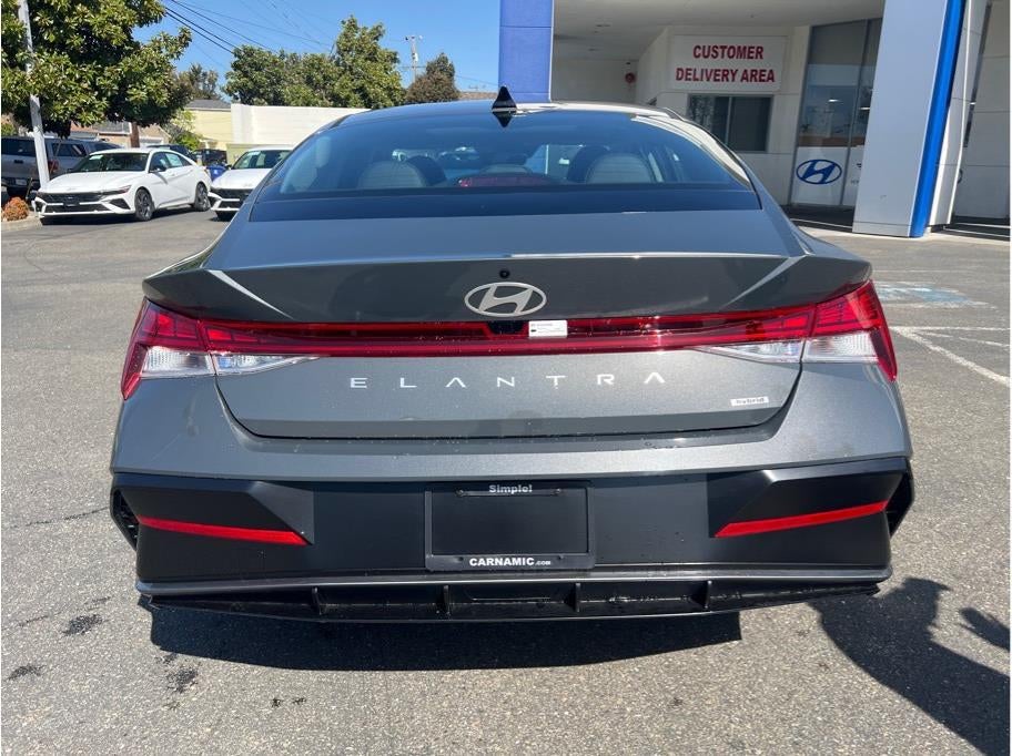 2025 Hyundai Elantra HEV Limited