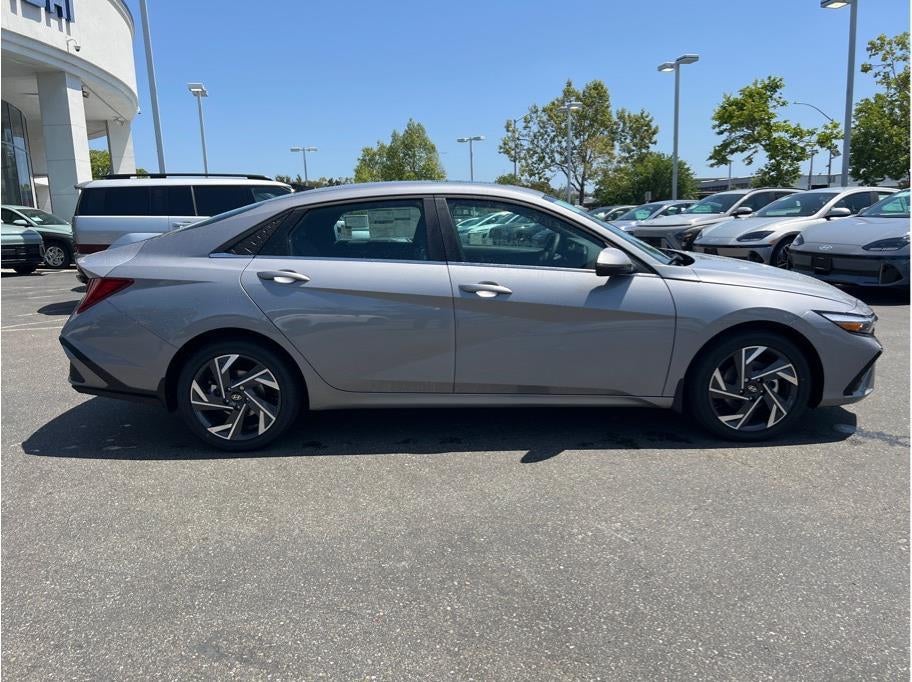 2025 Hyundai Elantra HEV Limited