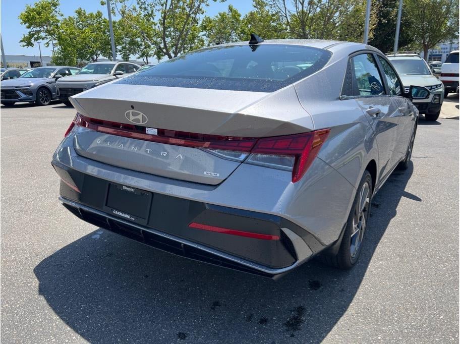 2025 Hyundai Elantra HEV Limited