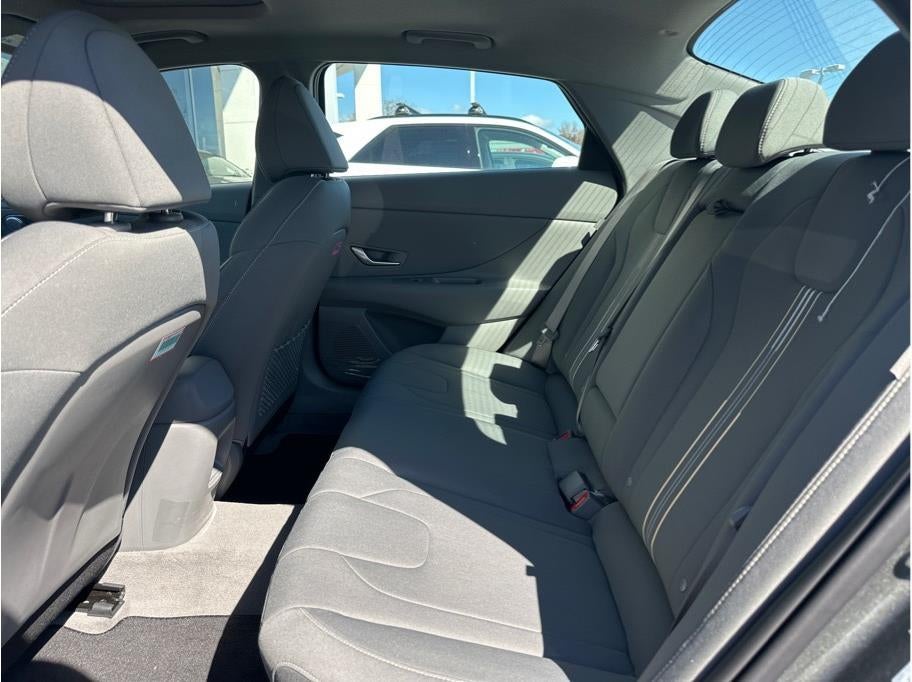 2026 Hyundai Elantra SEL Sport Premium Sedan 4D