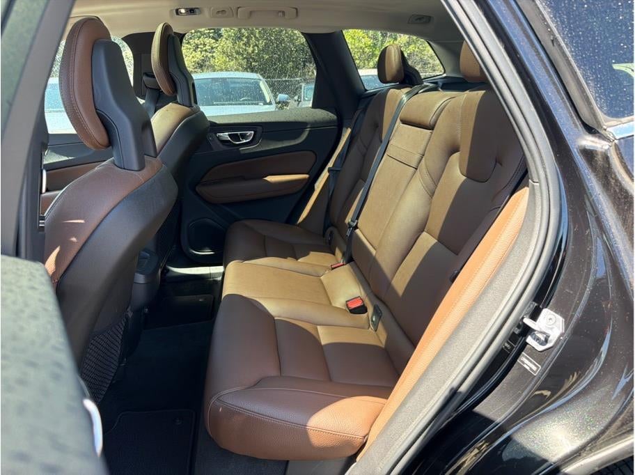 2019 Volvo XC60 T5 Momentum Sport Utility 4D