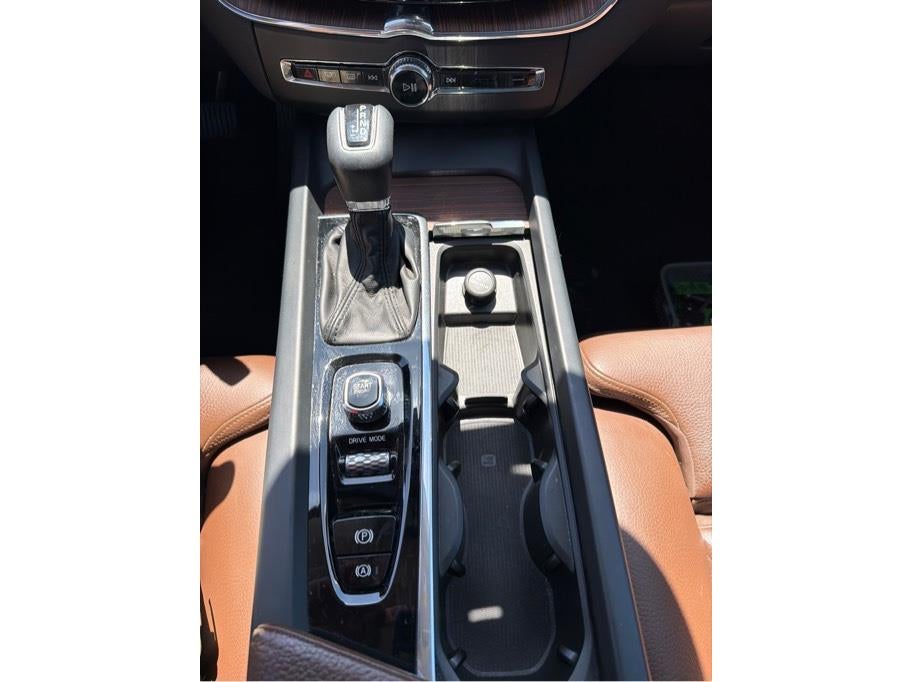 2019 Volvo XC60 T5 Momentum Sport Utility 4D