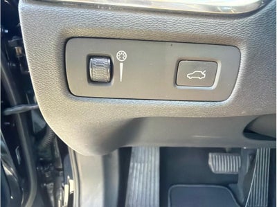 2019 Volvo XC60 T5 Momentum Sport Utility 4D