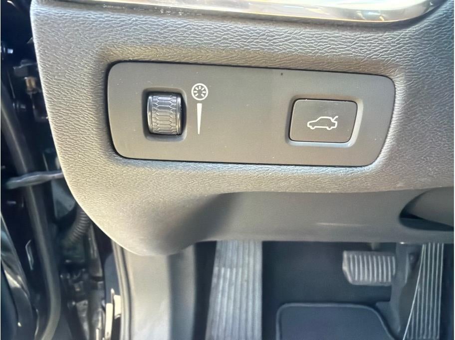 2019 Volvo XC60 T5 Momentum Sport Utility 4D