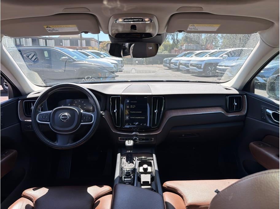 2019 Volvo XC60 T5 Momentum Sport Utility 4D