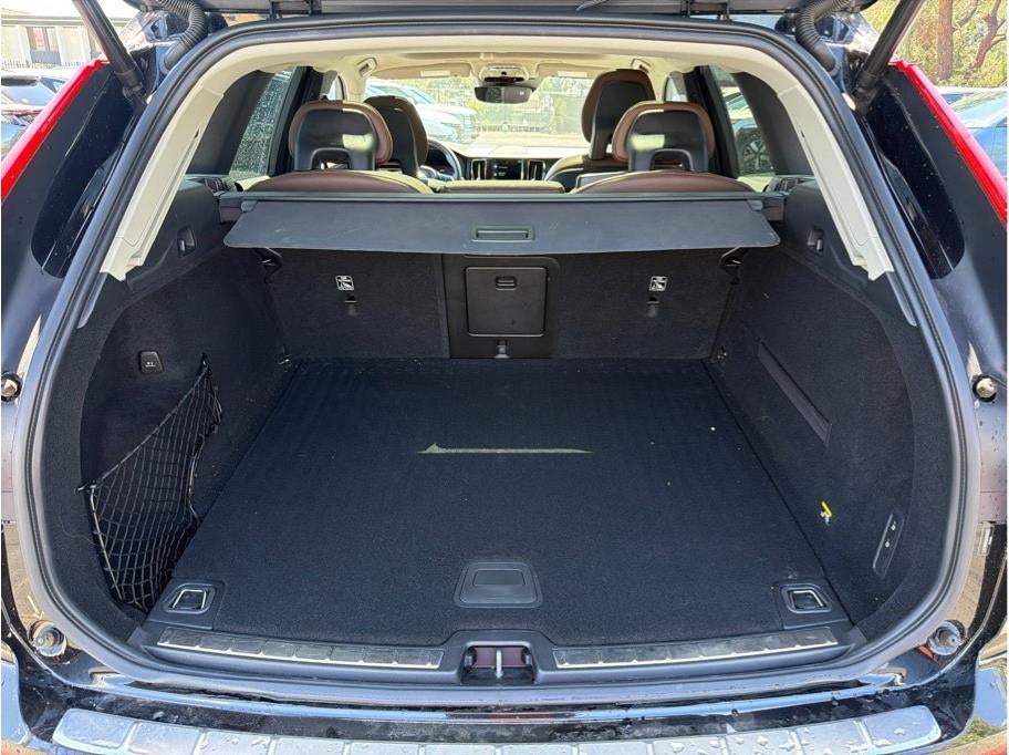 2019 Volvo XC60 T5 Momentum Sport Utility 4D