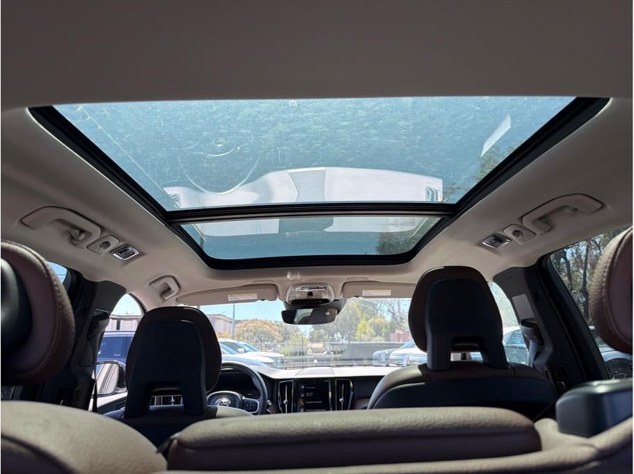 2019 Volvo XC60 T5 Momentum Sport Utility 4D