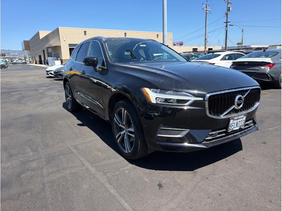 2019 Volvo XC60 T5 Momentum Sport Utility 4D