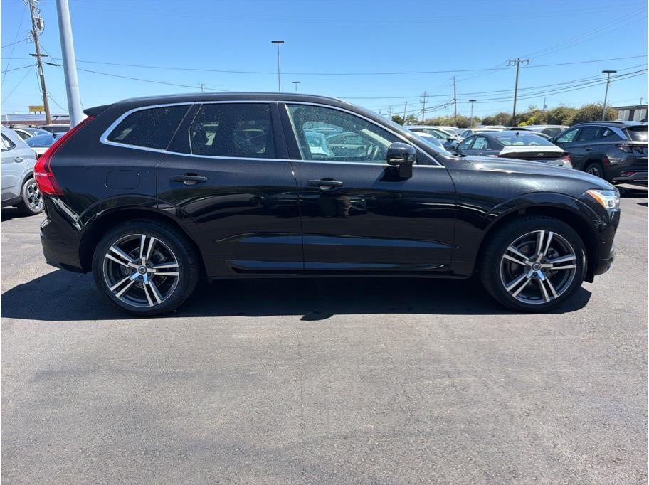 2019 Volvo XC60 T5 Momentum Sport Utility 4D